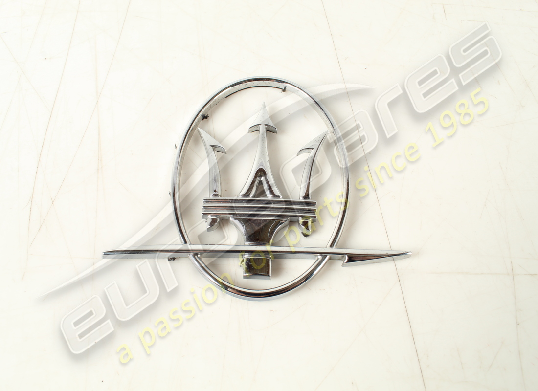 used maserati emblem.. part number 89095300 (1)