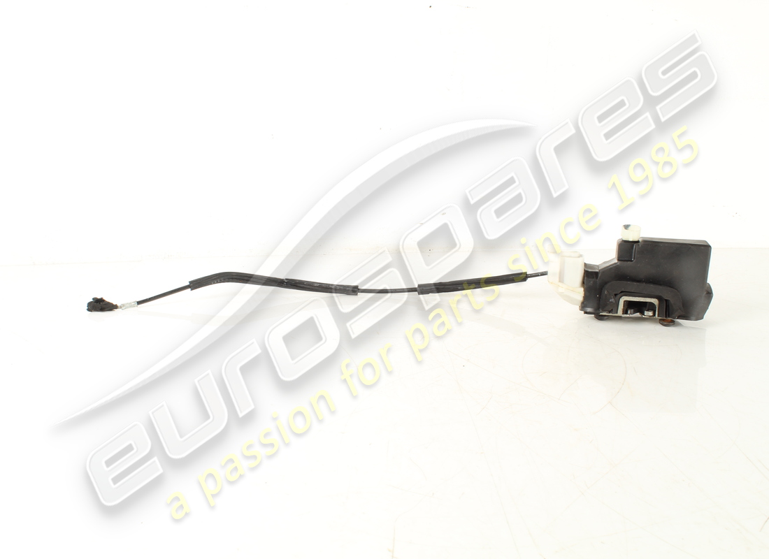 used maserati rh door lock. part number 67575900 (1)