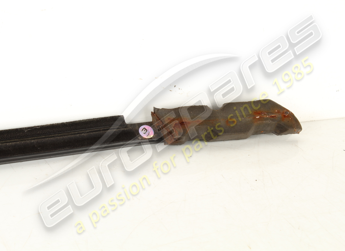 USED MASERATI LH LOWER FRONT MOULDING. PART NUMBER 68473200 (5) used maserati lh lower front moulding. part number 68473200 (5)