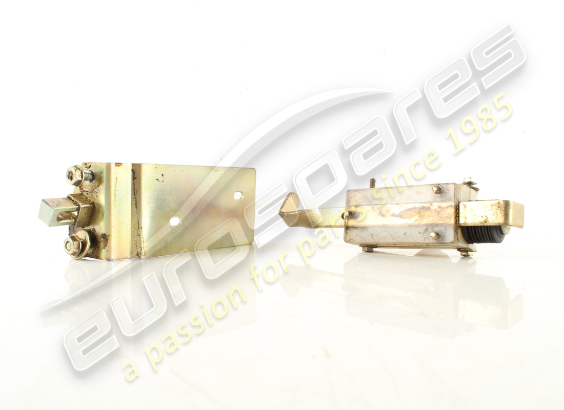 USED FERRARI FUEL CAP RELEASE WITH MOTOR. PART NUMBER EAP1726477 (4) used ferrari fuel cap release with motor. part number eap1726477 (4)