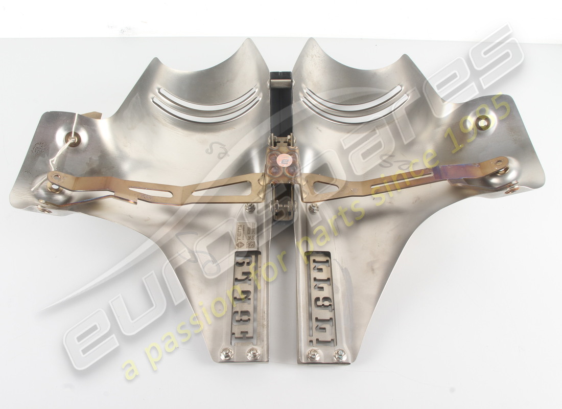 used ferrari riparo calore superiore turb. part number 902850 (3)