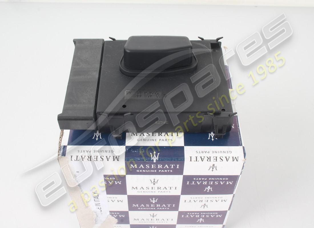 new maserati rh seat switch 6w. part number 670008201 (4)