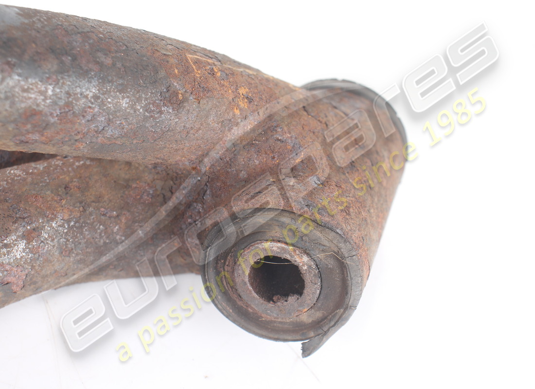 USED MASERATI REAR SUSPENSION RH ARM. PART NUMBER 377000102 (4) used maserati rear suspension rh arm. part number 377000102 (4)