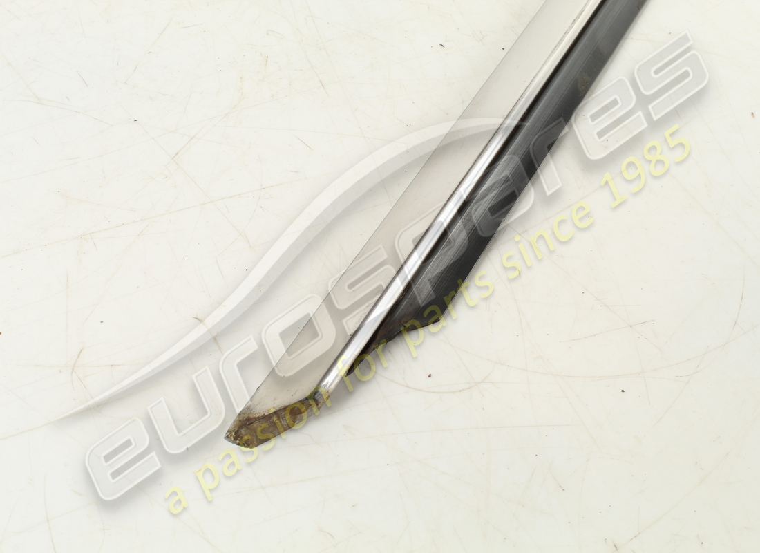 used ferrari lh lower moulding. part number 2574258108 (2)