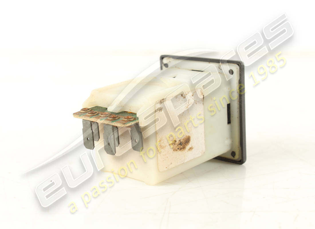 USED FERRARI BONNET SWITCH. PART NUMBER 2578089210 (3) used ferrari bonnet switch. part number 2578089210 (3)