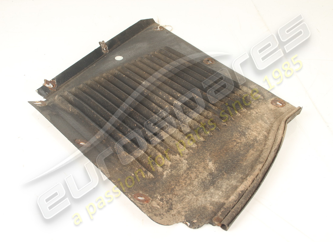 used ferrari lh front gravel guard. part number 62576700 (4)