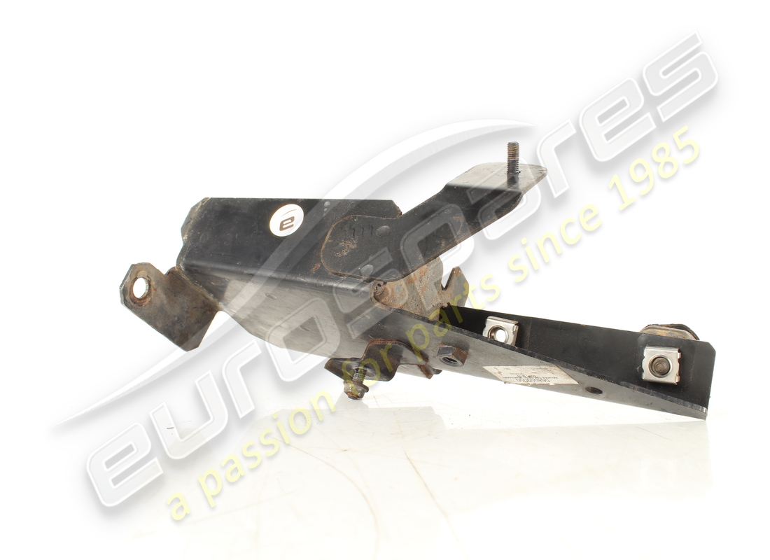 used maserati bracket for valve -valid for. part number 68009100 (3)