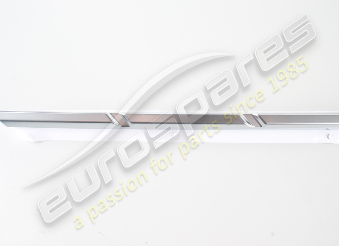 new maserati rh side symbol. part number 670158142 (3)