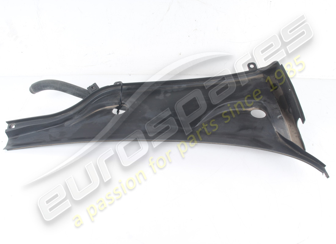 USED Ferrari COMPLETE RH UNDERWINDSCREEN TR . PART NUMBER 769798 (1) USED Ferrari COMPLETE RH UNDERWINDSCREEN TR . PART NUMBER 769798 (1)