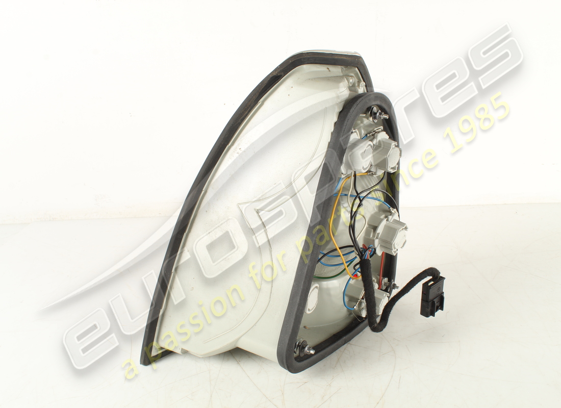 used maserati lh tail light. part number 190849 (4)