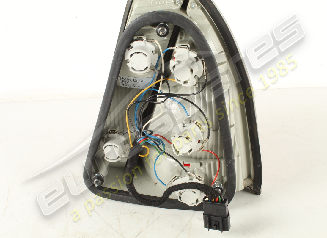 used maserati lh tail light. part number 190849 (3)