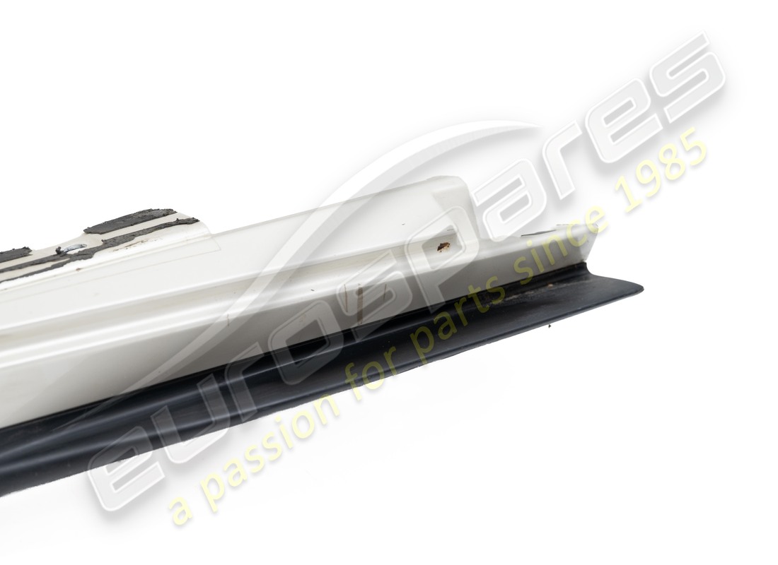 USED FERRARI COMPLETE RH UNDERDOOR TRIM. PART NUMBER 985861771 (6) used ferrari complete rh underdoor trim. part number 985861771 (6)