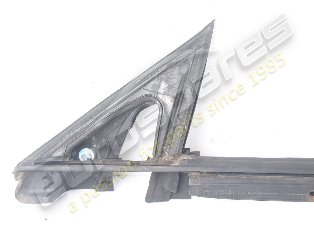 used ferrari lh exterior window scraper seal. part number 82208100 (5)