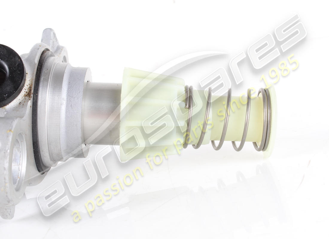 used lamborghini tandem master cylinder. part number 9y0611021 (4)