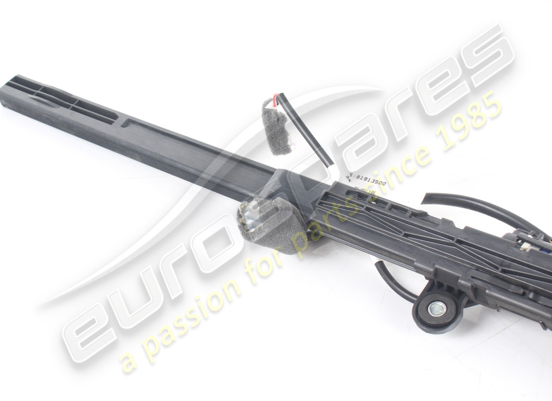 USED FERRARI RH BELT EXTENDER. PART NUMBER 81913500 (3) used ferrari rh belt extender. part number 81913500 (3)