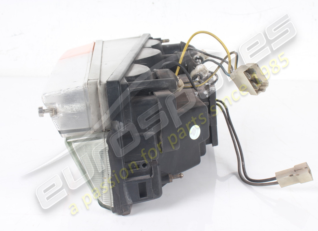 USED FERRARI RH FRONT LIGHT COMPLETE RHD PART NUMBER 61882300 (3) used ferrari rh front light complete rhd part number 61882300 (3)