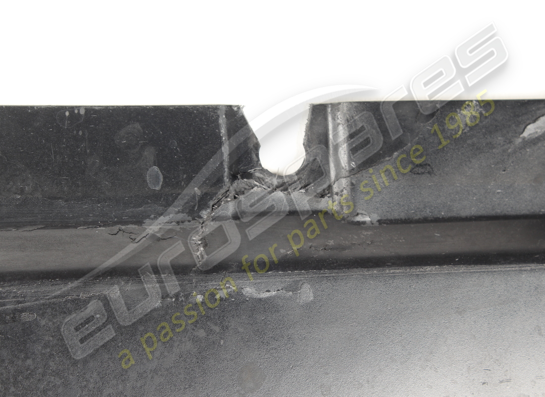 damaged ferrari lh centre flat undertray section. part number 82602100 (3)