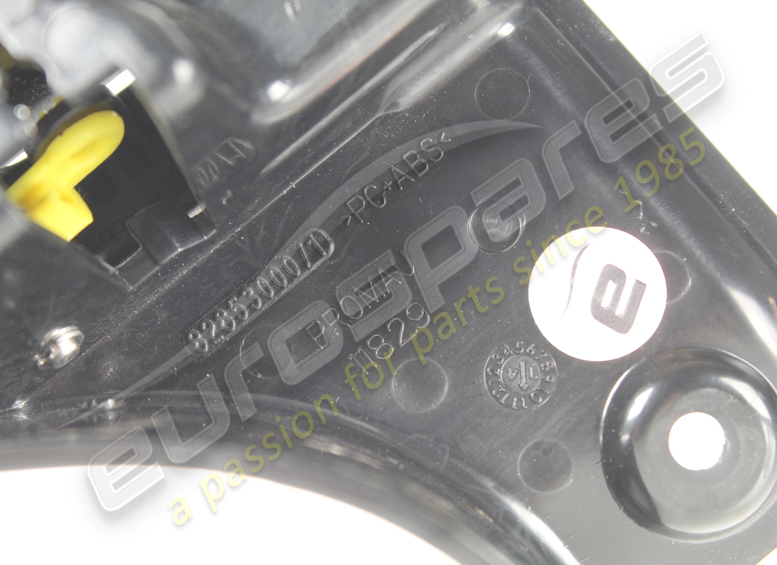 used ferrari rh separator hook cover. part number 82853000 (5)