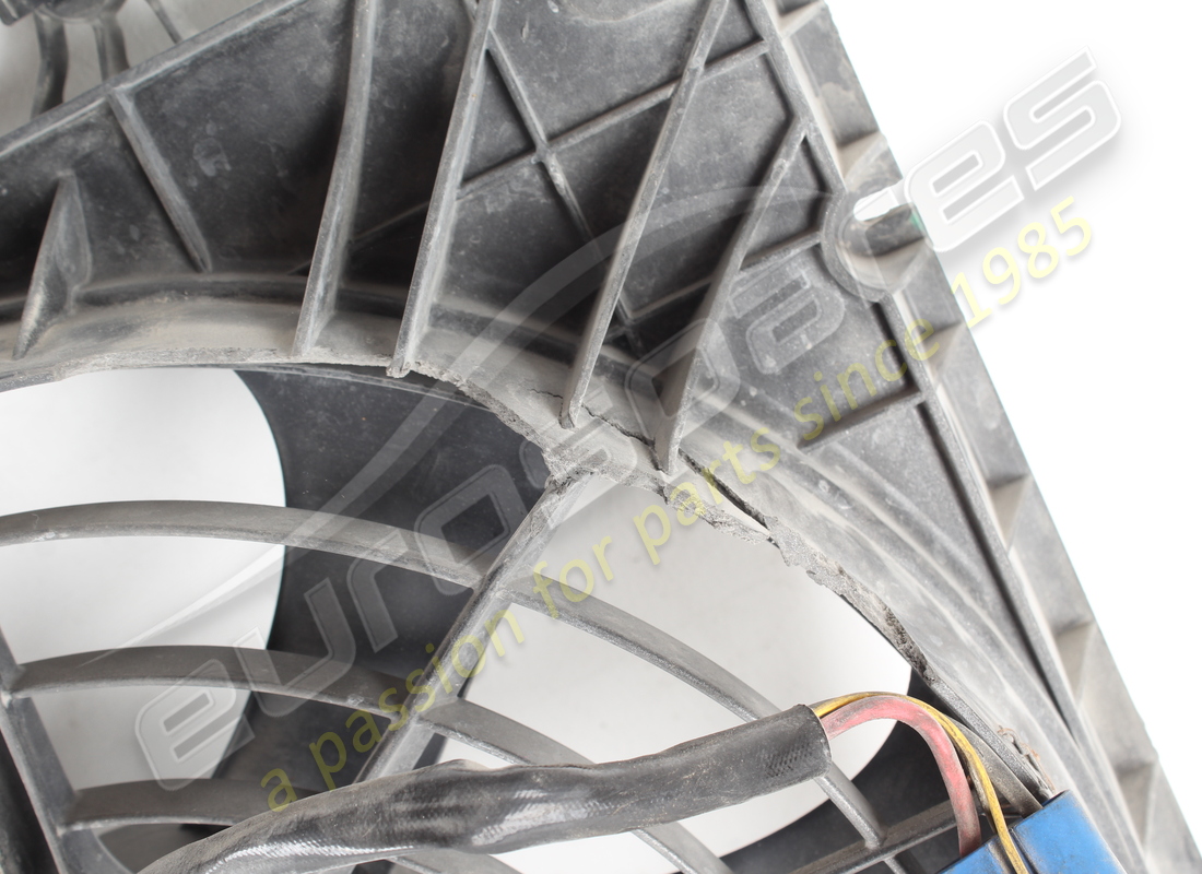 damaged ferrari cowl with electric fans. part number 267211 (2)