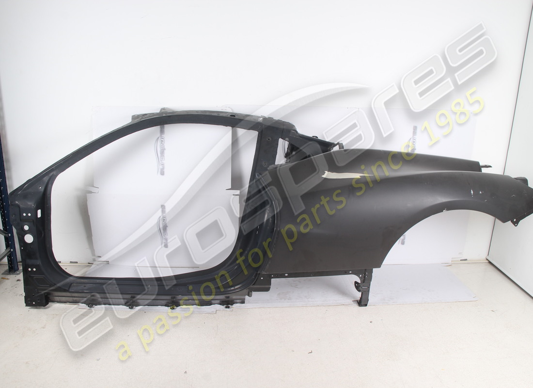 new (other) ferrari lh flank. part number 81288211 (1)