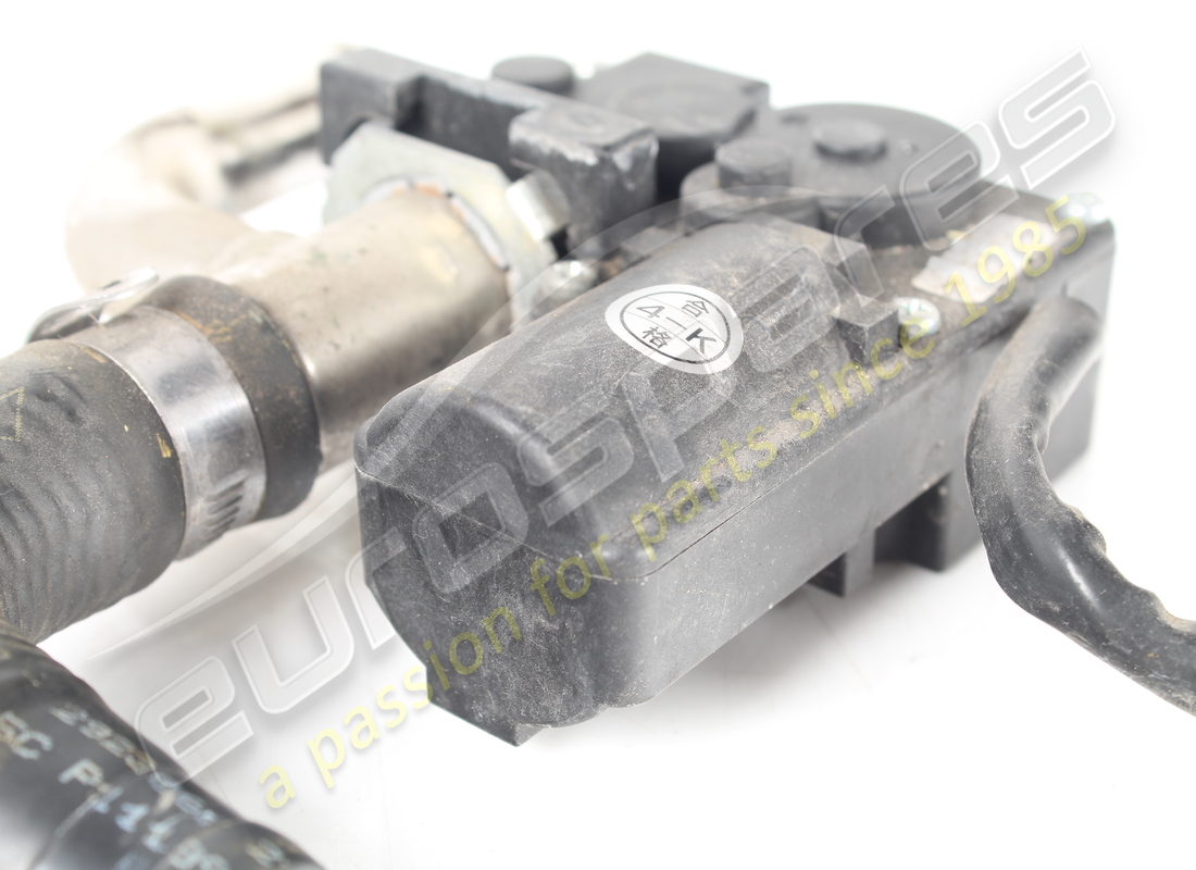 used ferrari rh tgk valve. part number 67635900 (4)