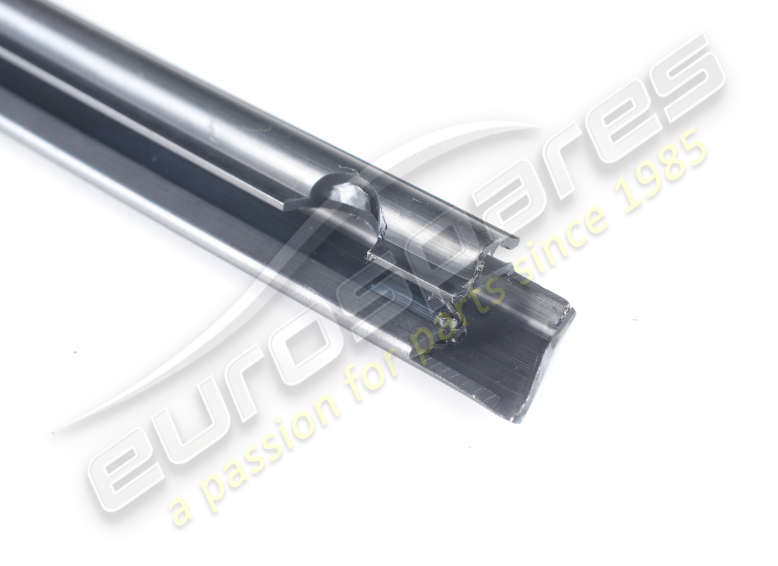 NEW FERRARI LH MOULDING. PART NUMBER 61539000 (3) new ferrari lh moulding. part number 61539000 (3)