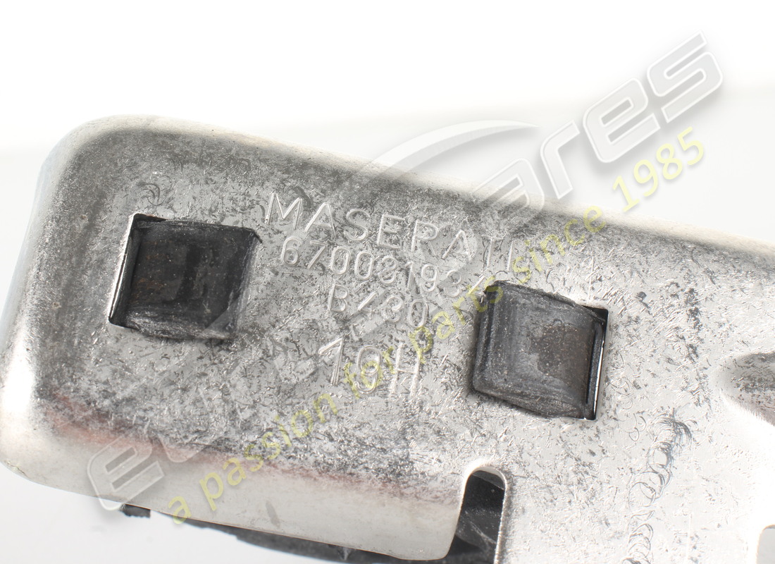 new maserati rh rear bracket exhaust pipe. part number 670031934 (2)