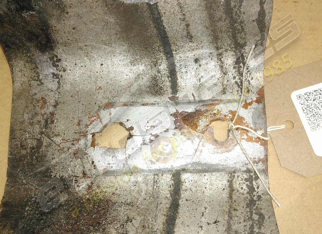 damaged ferrari rh shield. part number 164481 (2)