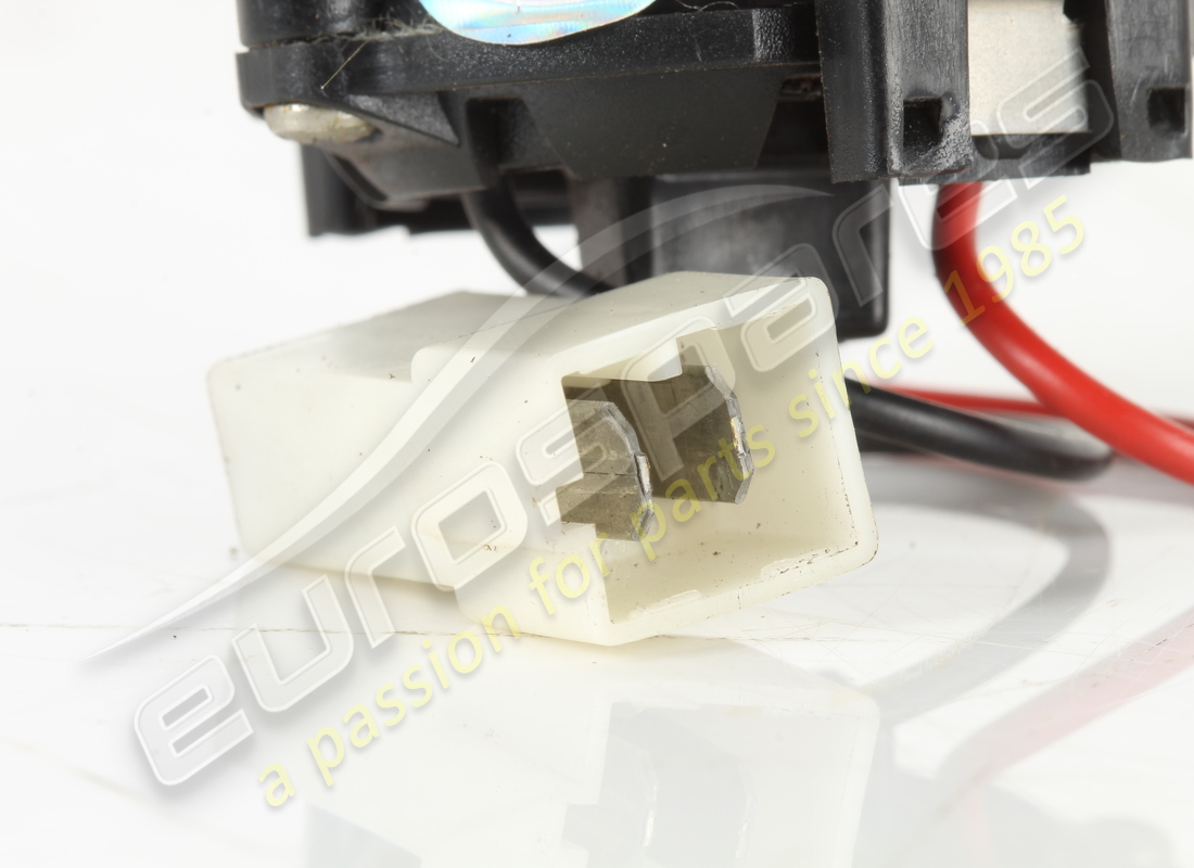 USED FERRARI GLOVE BOX LAMP. PART NUMBER 60743100 (6) used ferrari glove box lamp. part number 60743100 (6)