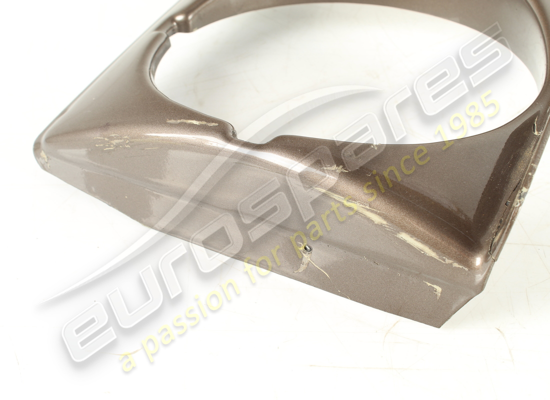 damaged ferrari rh head lamp surround. part number 2558203200 (2)