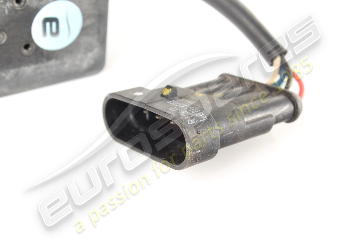 used ferrari rh tgk valve. part number 67635900 (2)