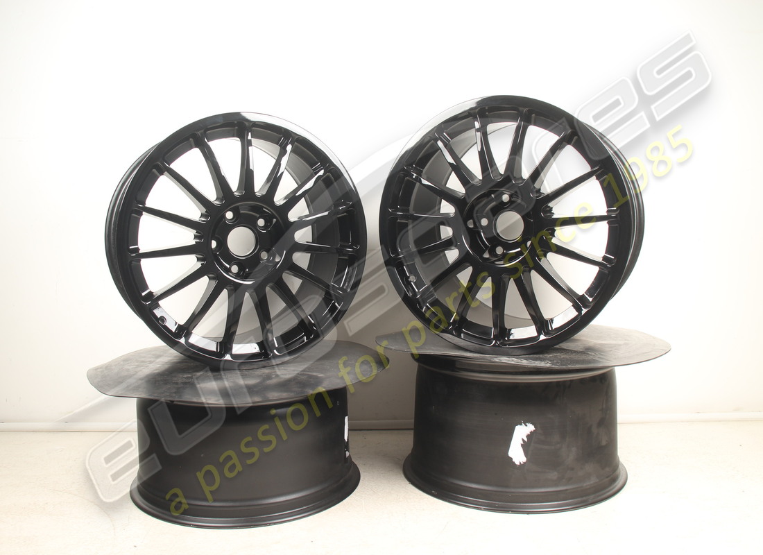 NEW LAMBORGHINI SUPER TROFEO WHEEL SET (BOLT ON). PART NUMBER EAP1721815 (1) new lamborghini super trofeo wheel set (bolt on). part number eap1721815 (1)