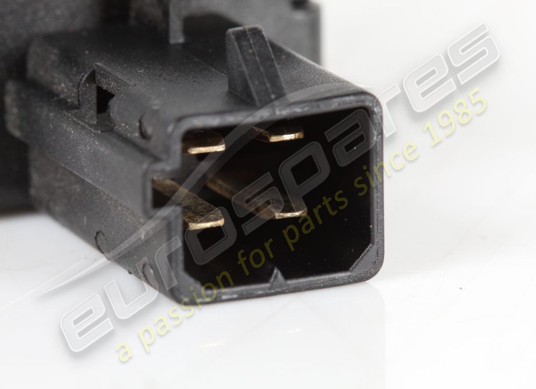 used ferrari push-button switch. part number 201957 (2)